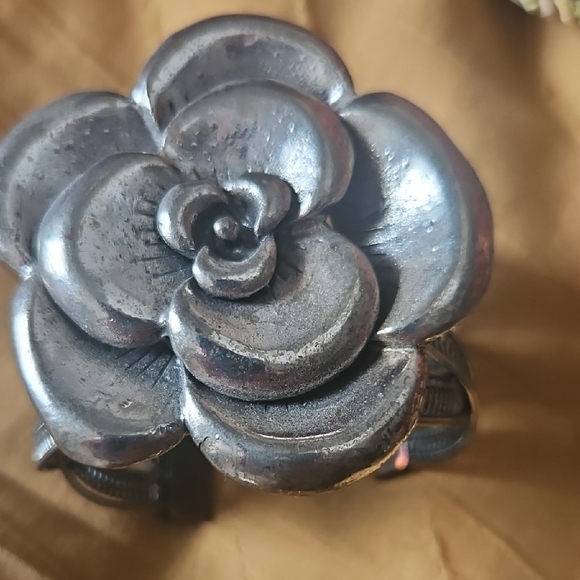 Silver Floral Bracelet - Picture 1 of 3